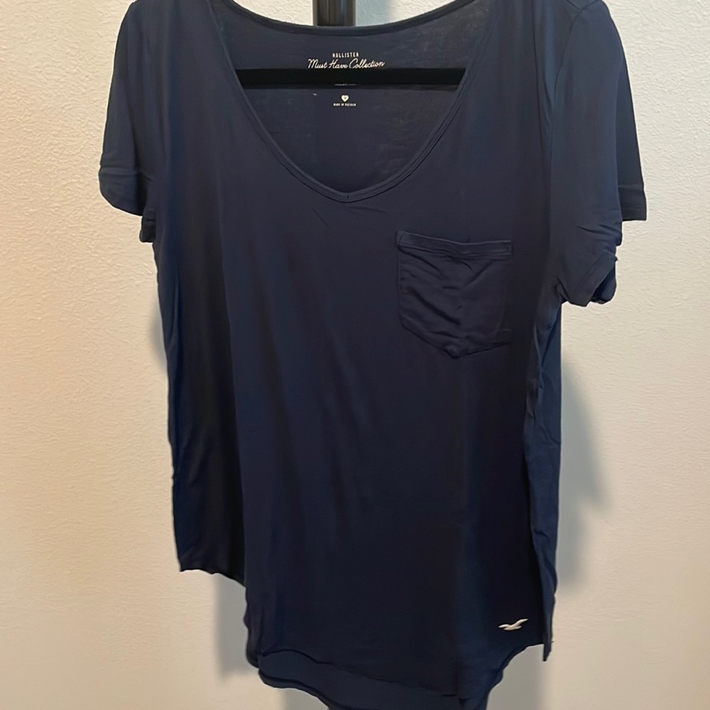 Hollister Curved Hem T-Shirt, Size M